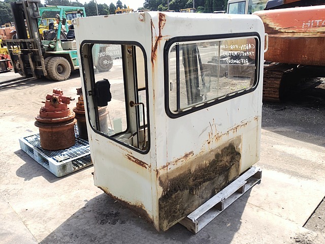 CABIN-LD1000&TRAVEL-MOTOR ★ Parts & Attachment ★ Operation Not Confirmed and also not checked Damage and Missing parts 動作未確認、また目視での破損・欠品も確認していない
