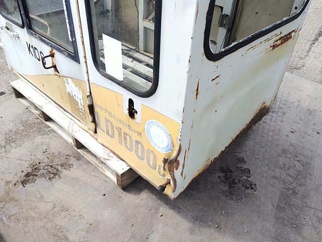 CABIN-LD1000&TRAVEL-MOTOR ★ Parts & Attachment ★ Operation Not Confirmed and also not checked Damage and Missing parts 動作未確認、また目視での破損・欠品も確認していない