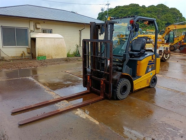 KOMATSU FB25-12 ★ Forklift ★ 3.0m, 2900kg, W/ BATTERY CHARGER