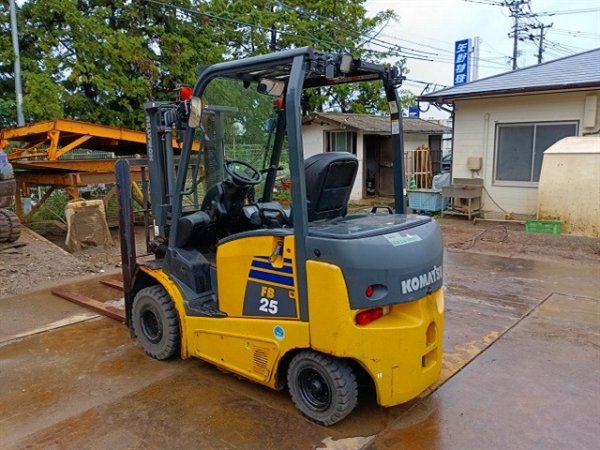 KOMATSU FB25-12 ★ Forklift ★ 3.0m, 2900kg, W/ BATTERY CHARGER - Image 3