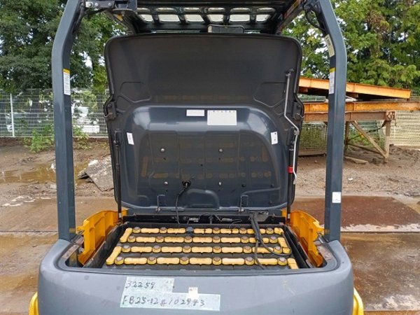 KOMATSU FB25-12 ★ Forklift ★ 3.0m, 2900kg, W/ BATTERY CHARGER - Image 16