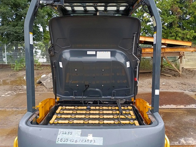 KOMATSU FB25-12 ★ Forklift ★ 3.0m, 2900kg, W/ BATTERY CHARGER