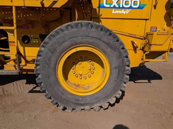 HITACHI LX100-5 ★ Loader(Crawled/Wheeled) ★ CAB, V-Plow, Piping, A/C, 54,818km - Image 25