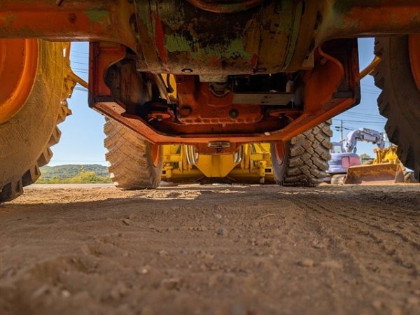 HITACHI LX100-5 ★ Loader(Crawled/Wheeled) ★ CAB, V-Plow, Piping, A/C, 54,818km - Image 32