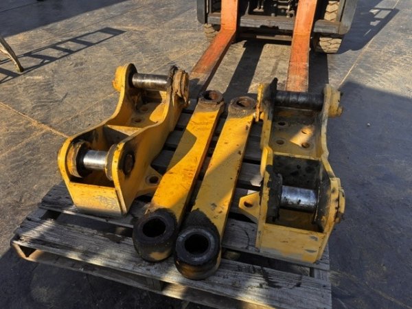 KOMATSU MULTI_SHANK_RIPPER_D85EX-15E0 ★ Parts & Attachment ★ 4DD01-J-12290 - Image 6