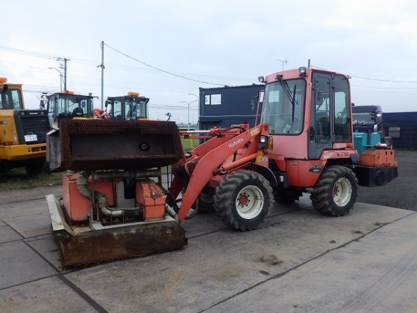 KUBOTA R530Z ★ Loader(Crawled/Wheeled) ★ CAB, MIYAMOTO Road Heater(MH320ミニ), Piping, w/Counter weight & Bucket, 建機工譲渡書 - Image 1