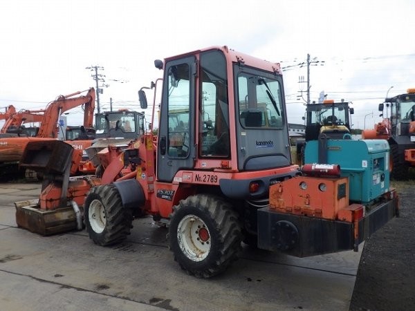 KUBOTA R530Z ★ Loader(Crawled/Wheeled) ★ CAB, MIYAMOTO Road Heater(MH320ミニ), Piping, w/Counter weight & Bucket, 建機工譲渡書 - Image 3