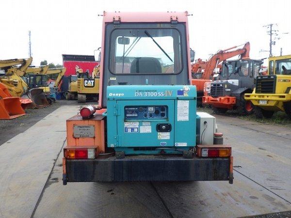 KUBOTA R530Z ★ Loader(Crawled/Wheeled) ★ CAB, MIYAMOTO Road Heater(MH320ミニ), Piping, w/Counter weight & Bucket, 建機工譲渡書 - Image 6
