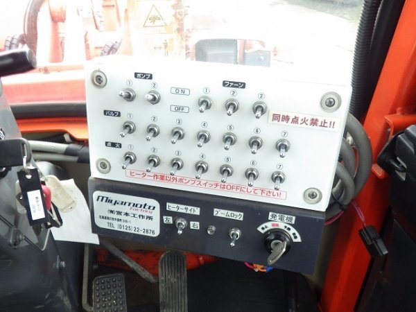 KUBOTA R530Z ★ Loader(Crawled/Wheeled) ★ CAB, MIYAMOTO Road Heater(MH320ミニ), Piping, w/Counter weight & Bucket, 建機工譲渡書 - Image 64