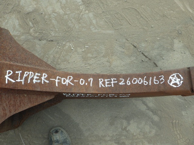 RIPPER-FOR-0.7 ★ Parts & Attachment ★ Operation Not Confirmed and also not checked Damage and Missing parts 動作未確認、また目視での破損・欠品も確認していない