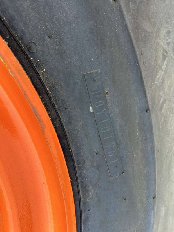 TIRE_ZW220-6_1pc ★ Parts & Attachment ★ 23.5-25-16PR w/RIM, UnUSED 未使用品 - Image 13