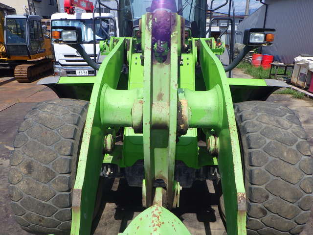 HITACHI ZW220-5B ★ Loader(Crawled/Wheeled) ★ CAB, BKT, A/C, Urethane Filled Tires