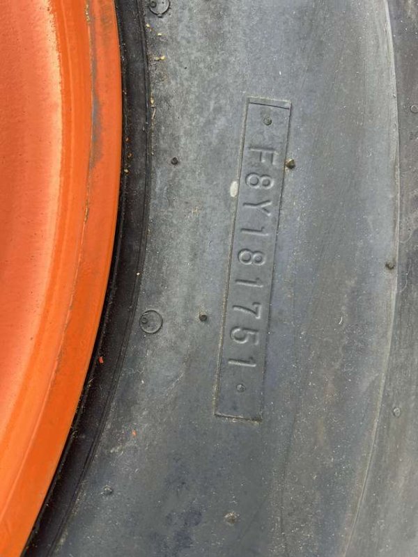TIRE_ZW220-6_1pc ★ Parts & Attachment ★ 23.5-25-16PR w/RIM, UnUSED 未使用品 - Image 16