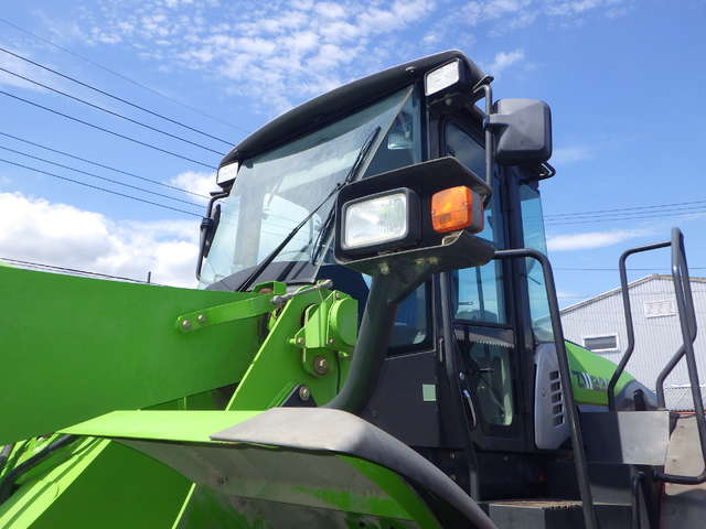 HITACHI ZW220-5B ★ Loader(Crawled/Wheeled) ★ CAB, BKT, A/C, Urethane Filled Tires