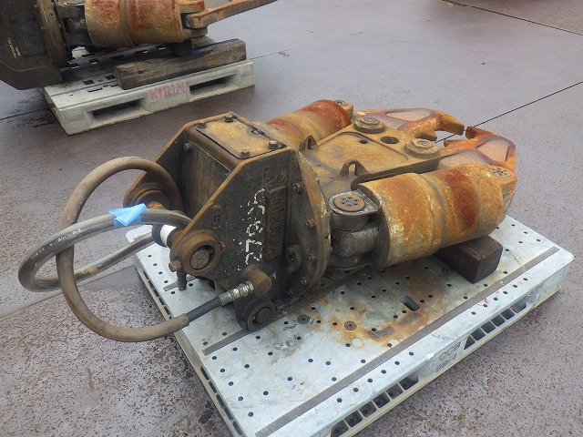 TOKU PRIMARY_CRUSHER_0.2m3 ★ Parts & Attachment ★ Not checked operation & availability of missing parts 動作及び欠品の有無未確認