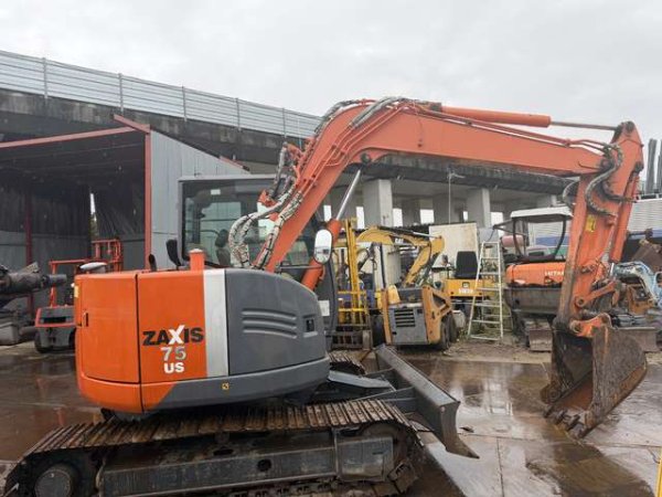 HITACHI ZX75US-3 ★ Excavator ★ G, Blade, Piping, A/C - Image 4