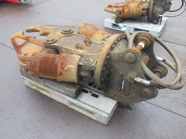 TOKU PRIMARY_CRUSHER_0.3m3 ★ Parts & Attachment ★ Not checked operation & availability of missing parts 動作及び欠品の有無未確認