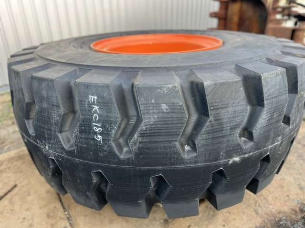 TIRE_ZW220-6_1pc ★ Parts & Attachment ★ 23.5-25-16PR w/RIM, UnUSED 未使用品 - Image 3