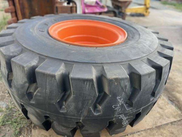 TIRE_ZW220-6_1pc ★ Parts & Attachment ★ 23.5-25-16PR w/RIM, UnUSED 未使用品 - Image 2