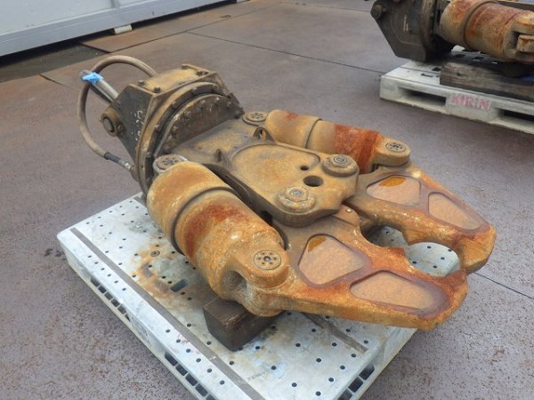 TOKU PRIMARY_CRUSHER_0.2m3 ★ Parts & Attachment ★ Not checked operation & availability of missing parts 動作及び欠品の有無未確認 - Image 4