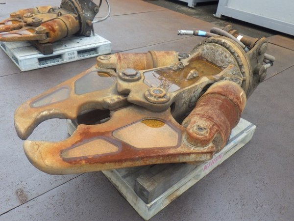 TOKU PRIMARY_CRUSHER_0.3m3 ★ Parts & Attachment ★ Not checked operation & availability of missing parts 動作及び欠品の有無未確認 - Image 1