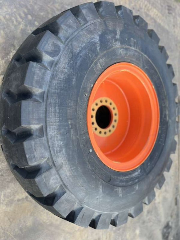 TIRE_ZW180-6_1pc ★ Parts & Attachment ★ 20.5-25-16PR w/ RIM, UnUSED 未使用品 - Image 1