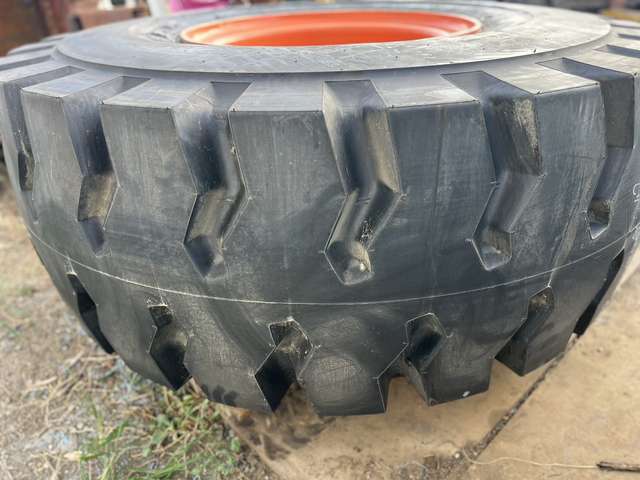 TIRE_ZW220-6_1pc ★ Parts & Attachment ★ 23.5-25-16PR w/RIM, UnUSED 未使用品
