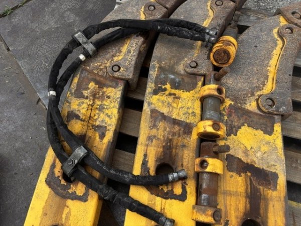 KOMATSU MULTI_SHANK_RIPPER_D85EX-15E0 ★ Parts & Attachment ★ 4DD01-J-12290 - Image 8