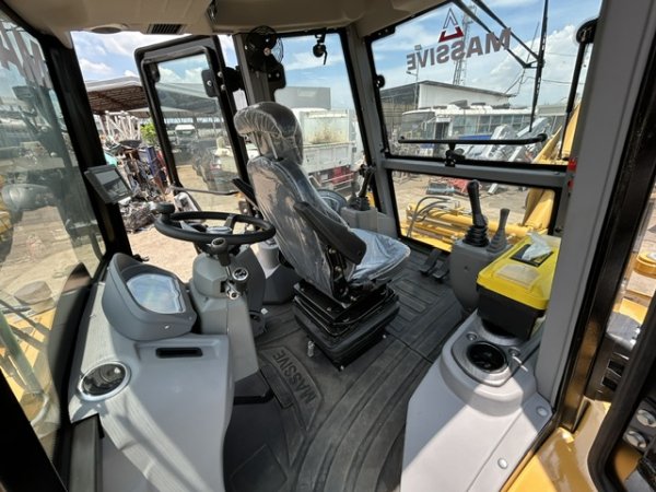 MASSIVE 3CX ★ Loader(Crawled/Wheeled) ★ Backhoe loader, CAB, Piping, Slide Arm, A/C, w/Breaker - Image 60