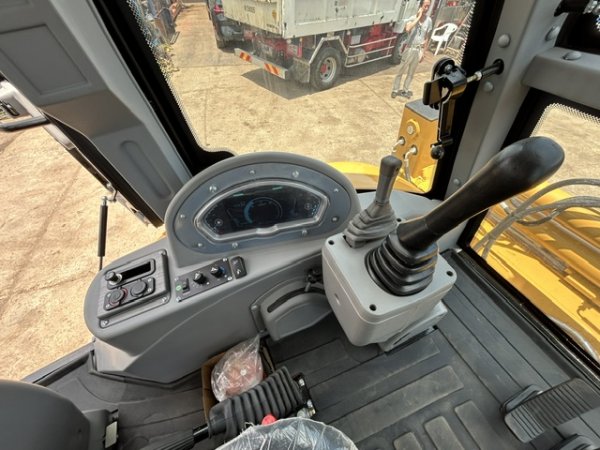 MASSIVE 3CX ★ Loader(Crawled/Wheeled) ★ Backhoe loader, CAB, Piping, Slide Arm, A/C, w/Breaker - Image 64